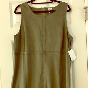 NWT Kensie Green Suede Jumper.
